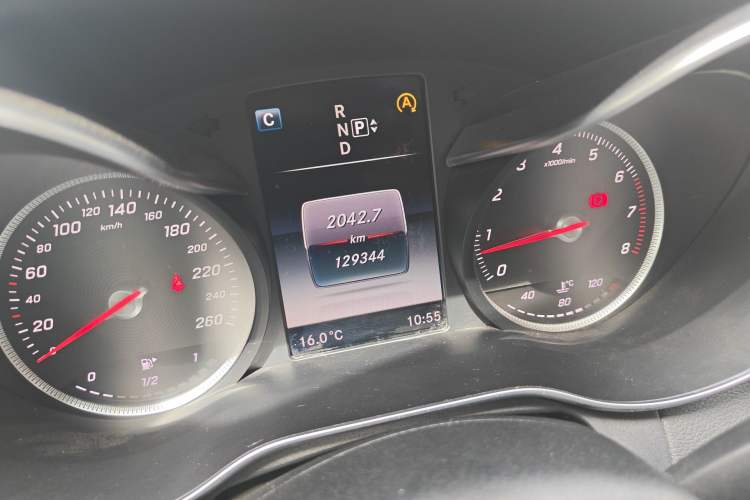 Used Mercedes-Benz C-Class 2015 C 200 L 4MATIC Sport Edition Odometer Close Up