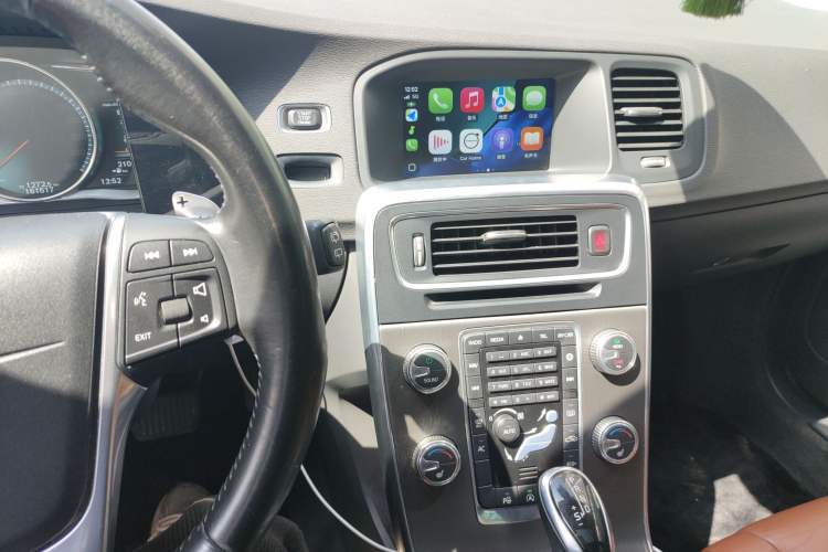 Used Volvo V60 2015 T5 Zhiya Edition Audio And AC Panel