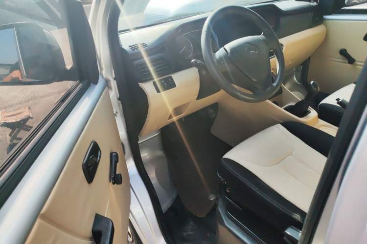 Used CHANGAN KUAYUE Xing V3 2023 1.5L Gasoline Comfort Edition 5-Seat Passenger Vehicle