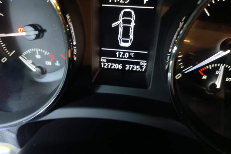 Used Skoda Superb 2013 1.8TSI Automatic MingShi Edition Odometer Close Up