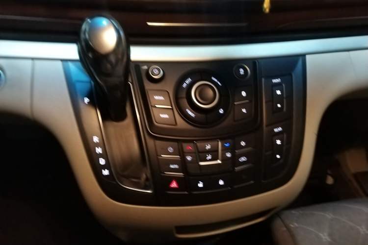 Used Buick GL8 2017 25S Luxury Version China V Standard Gear Lever