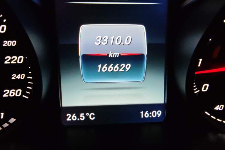 Used Mercedes-Benz C-Class 2017 C 180 L Sport Edition Odometer Close Up