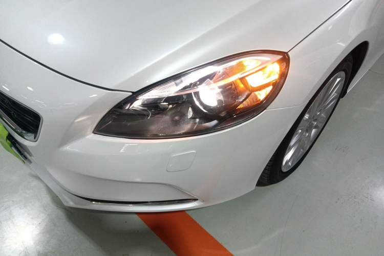 Used Volvo V40 2015 1.6T Zhiyi Edition