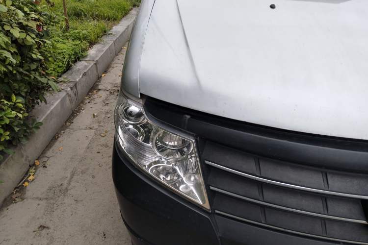 Used Dongfeng Shuaike 2013 1.5L Manual Standard Model 7-Seater China V Standard