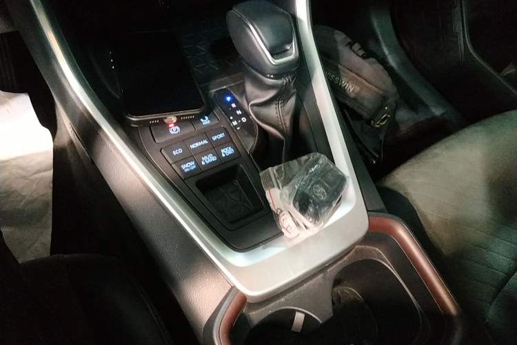 Used Toyota RAV4 2022 2.0L CVT 4x4 Style Plus Edition Gear Lever