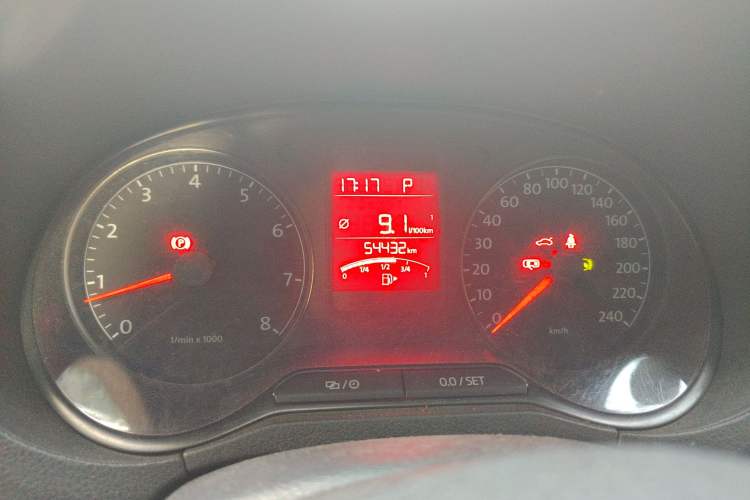 Used Volkswagen Polo 2013 1.6L Automatic Comfort Edition Instrument Cluster