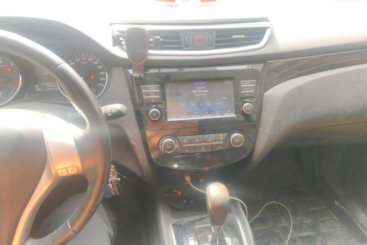 Used Nissan Qashqai 2017 2.0L CVT Smart Enjoyment Version China V Standard Audio And AC Panel
