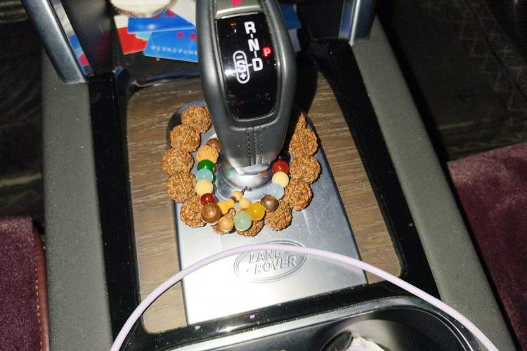 Used Land Rover Discovery Sport 2021 249 PS R-Dynamic SE Performance Tech Edition 5 Seats Gear Lever