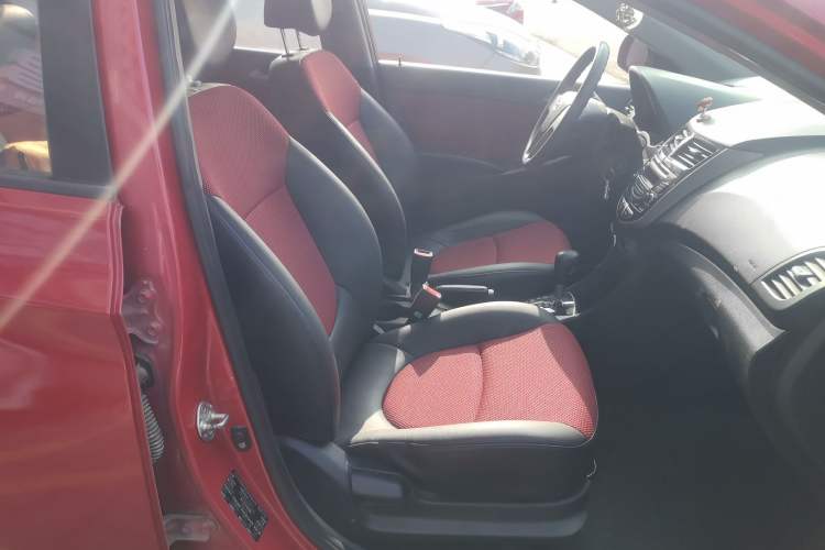 Used Hyundai Verna Ray 2016 1.4L Automatic Leading-Edge GLX Right Front Seat