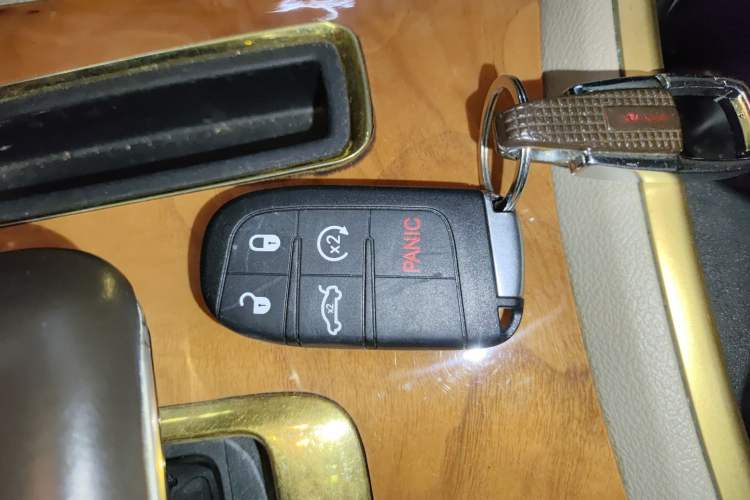 Used Chrysler 300C 2013 3.6L Luxury Edition