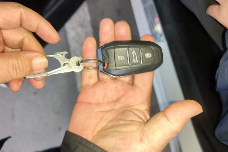 Used Citroen C4L 2013 1.6 THP Automatic Impression Edition Vehicle Key