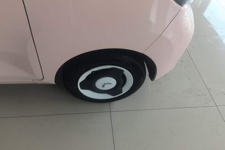 Used Wuling Hongguang MINIEV 2022 Macaron Premium Model – Lithium Iron Phosphate Right Rear Wheel Hub