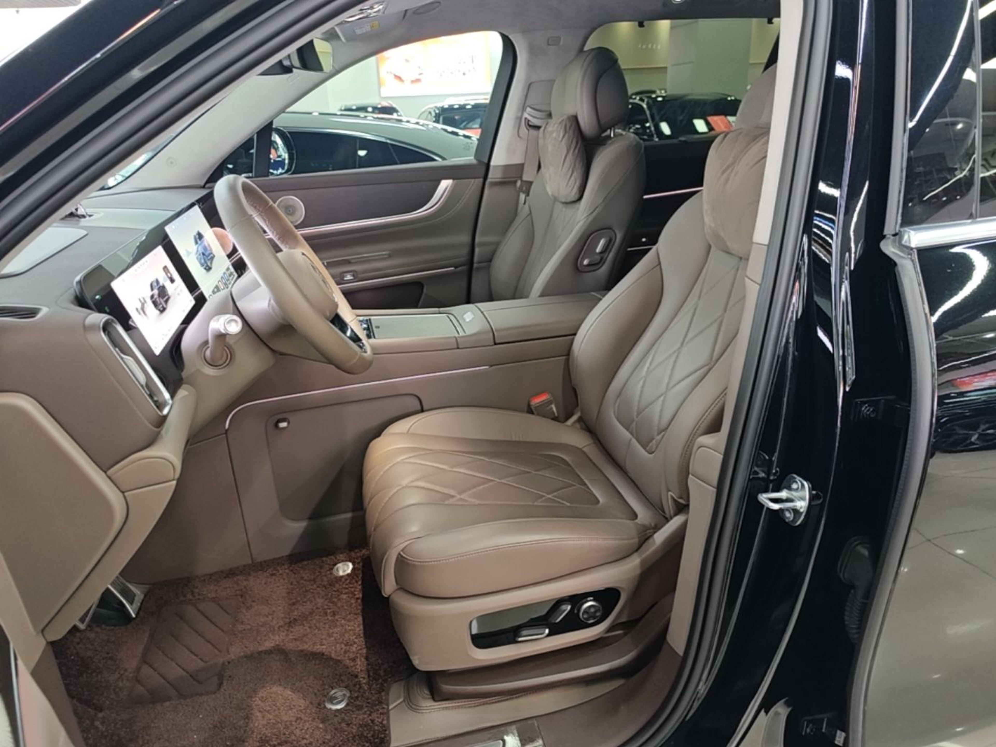 Переднее сиденье в автомобиле