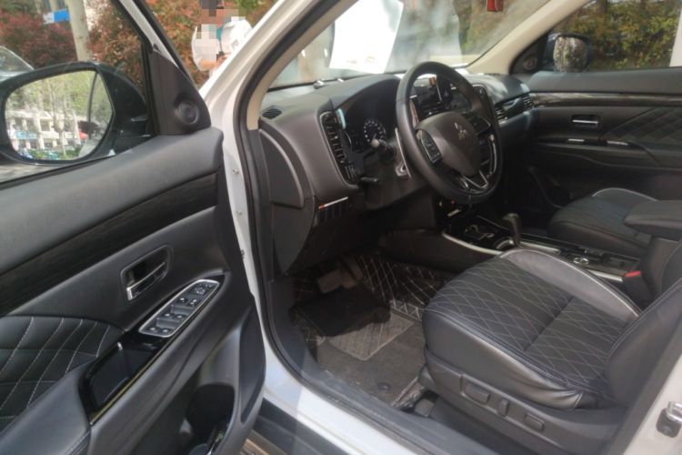 Used Mitsubishi Outlander 2020 2.4L 4x4 Zhi Xiang Edition 5 Seats Driver Seat
