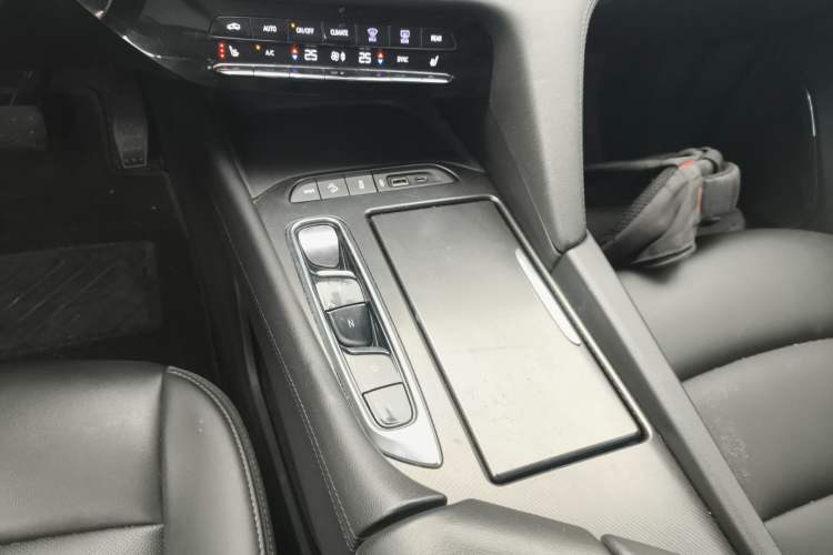 Used Buick Enclave 2020 28T Two-Wheel Drive Luxury Version
