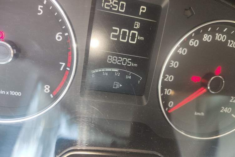 Used Volkswagen Cross Lavida 2014 1.6L Automatic Odometer Close Up