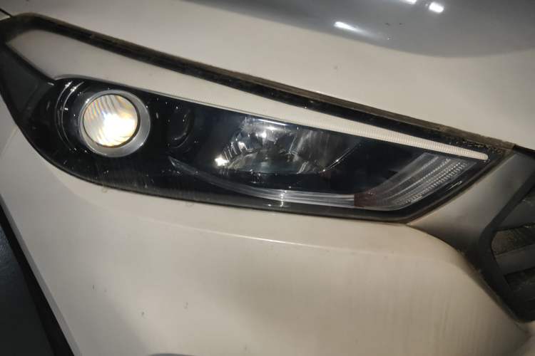 Used Hyundai Tucson 2015 1.6T Dual-Clutch Two-Wheel-Drive Smart Model Right Front Headlight