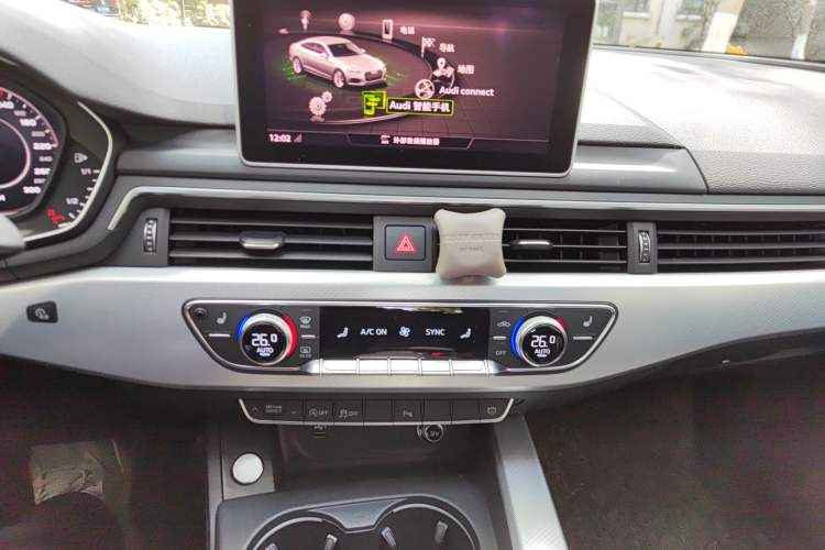 Used Audi A5 2019 Sportback 45 TFSI Fashion Model Audio And AC Panel