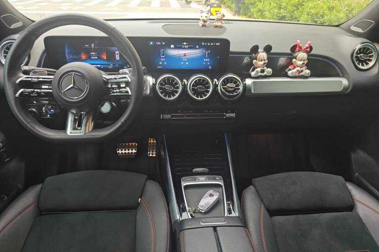 Used Mercedes-Benz GLB AMG 2024 AMG GLB 35 4MATIC Center Console