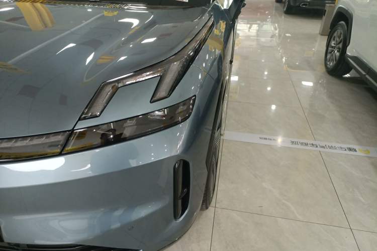 Used Lynk & Co 08 EM-P 2023 220km All-Wheel-Drive Performance Halo
