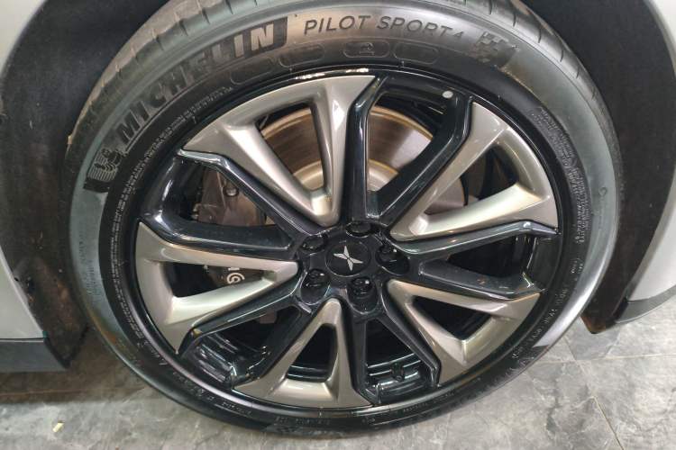 Used XPeng P7 2020 586E Right Front Wheel Hub