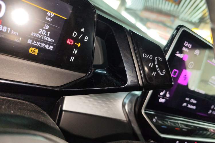 Used Volkswagen ID.6 X 2021 Prime Smart Four-Wheel Drive Edition Gear Lever