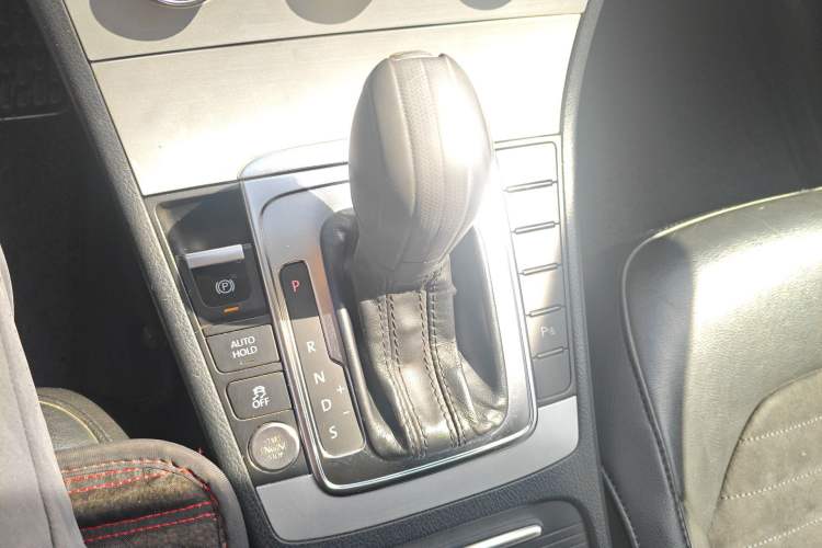 Used Volkswagen Magotan 2015 Facelift 1.8TSI Luxury Model Gear Lever