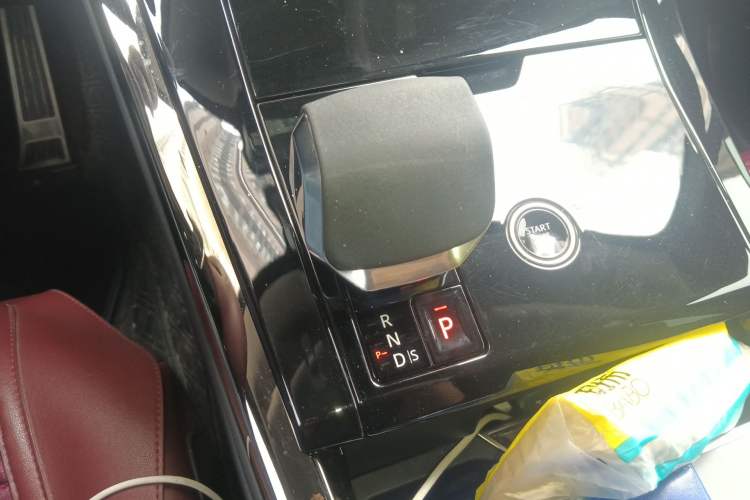 Used Land Rover Range Sport 2024 400PS Dynamic SE Gear Lever