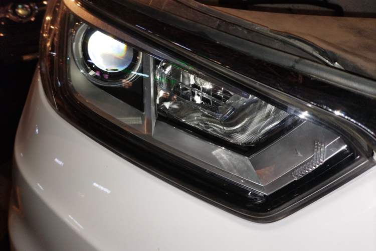 Used BYD Yuan New Energy 2019 EV360 Smart Connect Elite Model Right Front Headlight