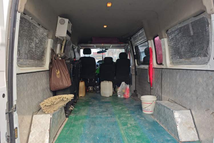 Used SAIC MAXUS Xintu V80 2019 2.5T Classic Model 6-Speed Manual Aotong Long Wheelbase Mid-Height 7-Seater Trunk