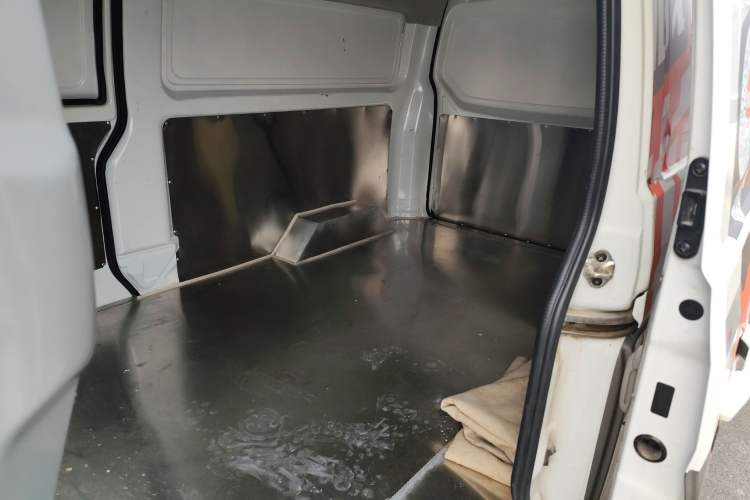 Used Jinbei New Hiace X30L 2024 Wealth Edition Van 2/5 Seats Front-Mounted Air Conditioning Left Rear Seat