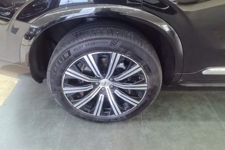 Used Volvo XC90 2024 B5 SmartDrive Luxury Edition 5 Seats Right Rear Wheel Hub