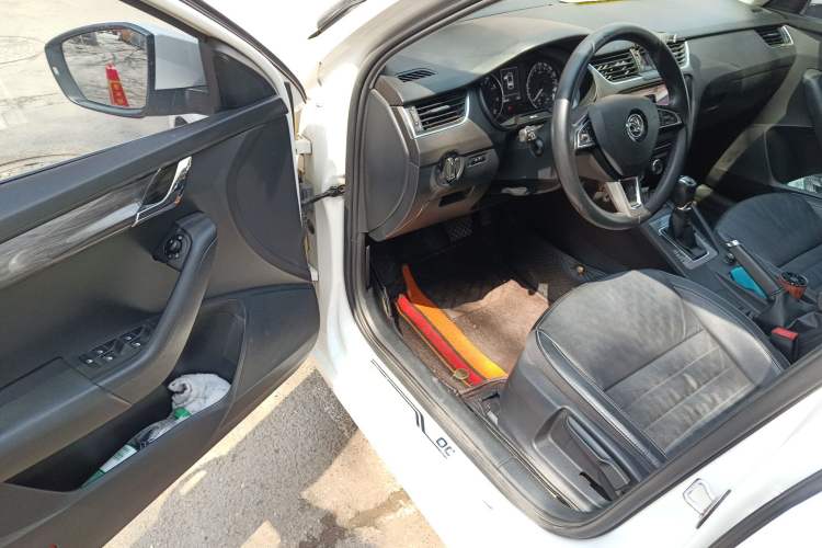 Used Skoda Octavia 2017 1.6L Automatic Smart Drive Edition Driver Seat