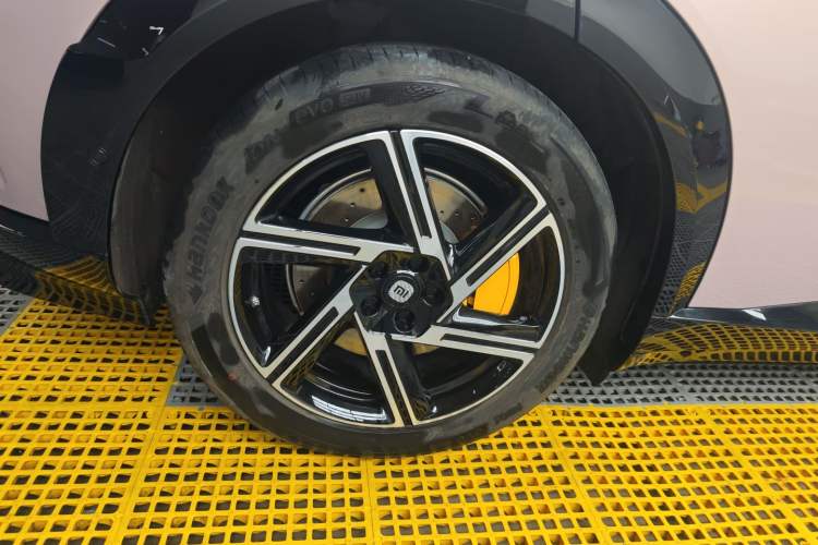 Used Xiaomi Auto YU7 2025 Ultra-Long Range High-Performance All-Wheel-Drive Max Edition Right Rear Wheel Hub