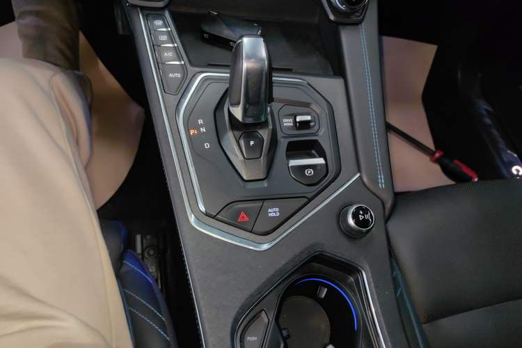 Used Lynk & Co 05 2022 2.0TD Two-Wheel Drive Shine Halo Contrast-Colored Wheel Version