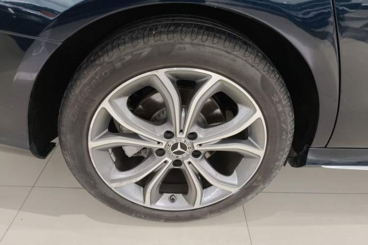 Used Mercedes-Benz E-Class 2022 Revised E 300 L Sporty and Stylish Edition Right Rear Wheel Hub