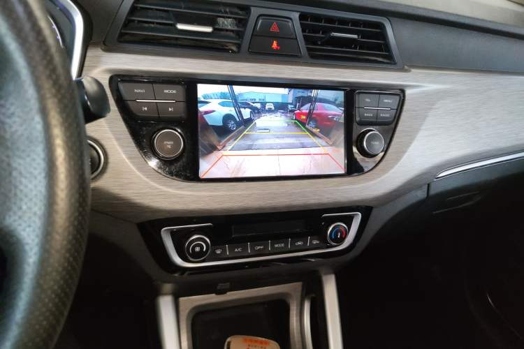 Used Geely Auto Vision X3 2017 1.5L Automatic Elite Model Audio And AC Panel