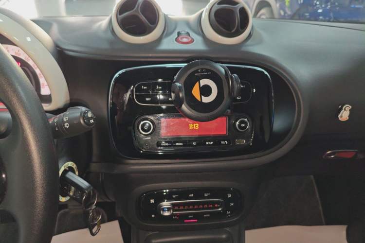 Used smart fortwo 2015 1.0L 52 kW hardtop Dynamic version