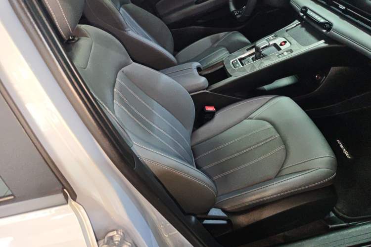 Used GAC Trumpchi EMPOW 2025 270T DCT Yingbao R-Style Dynamic Edition Right Front Seat