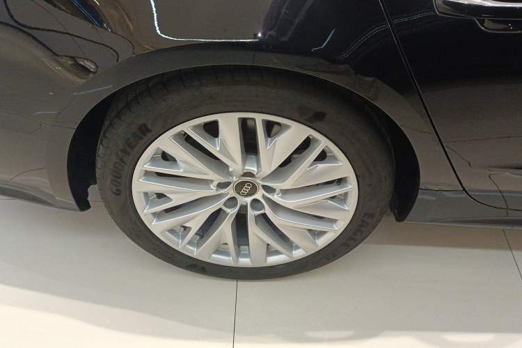 Used Audi A7L 2024 45TFSI S-line Dream-Building Edition Flow Crystal Package
