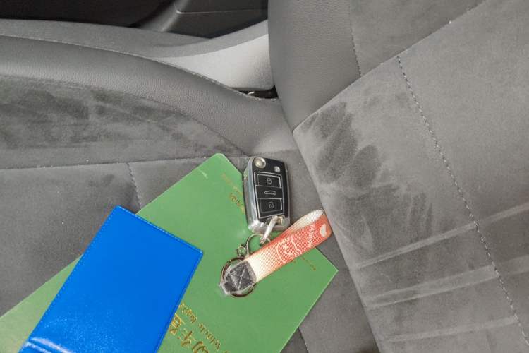 Used Volkswagen T-ROC 2022 280TSI DSG Two-Wheel Drive R-Line Pro PLUS Interior 1