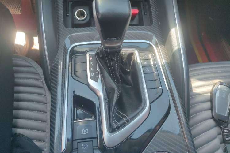 Used SAIC MAXUS D90 2017 2.0T Automatic All-Wheel Drive Sirius Gear Lever