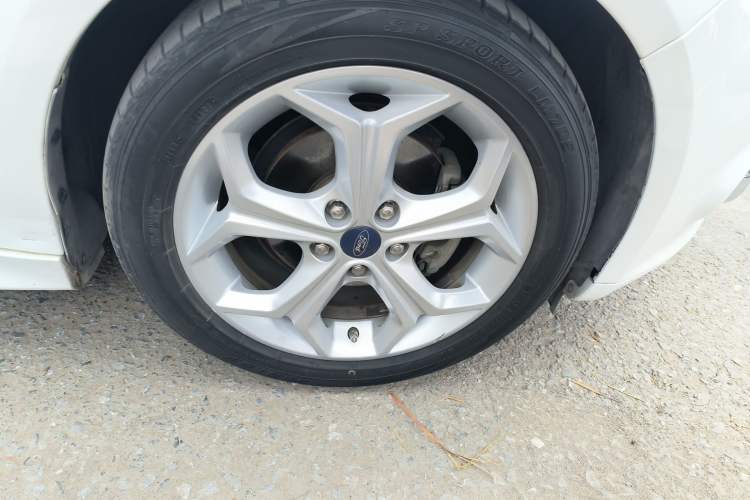 Used Ford Focus 2012 Hatchback 2.0L Automatic Luxury Sport Model Right Front Wheel Hub