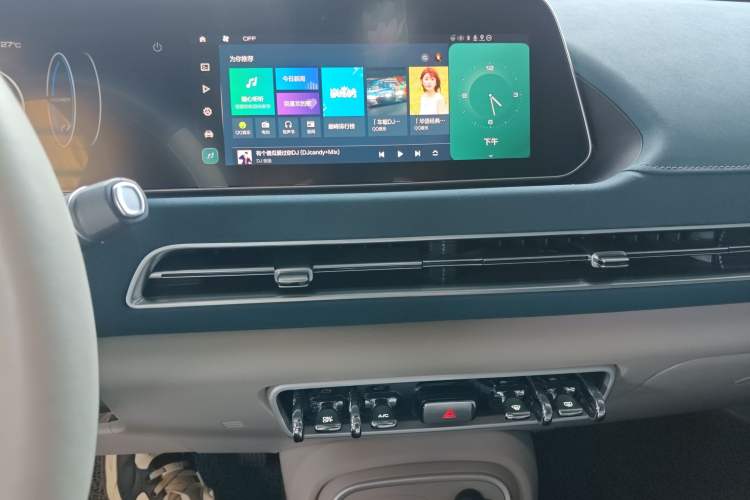 Used ORA Good Cat 2024 401 km Luxury Version 126 kW Audio And AC Panel