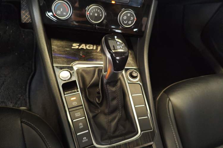 Used Volkswagen Sagitar 2021 280TSI DSG Comfort Connect Edition Gear Lever