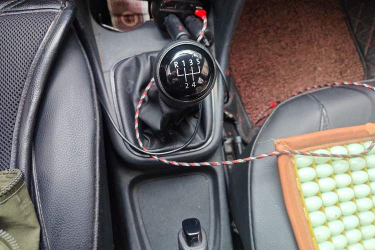 Used Volkswagen Polo 2014 1.4L Manual Fashion Edition Gear Lever