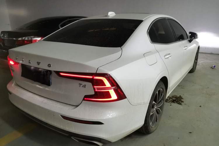 Used Volvo S60 2021 T4 Zhiyi Luxury Edition Rear Right 45 Deg