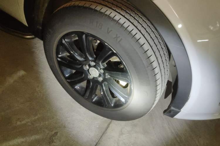 Used Land Rover Discovery Sport 2017 2.0T SE Right Front Wheel Hub