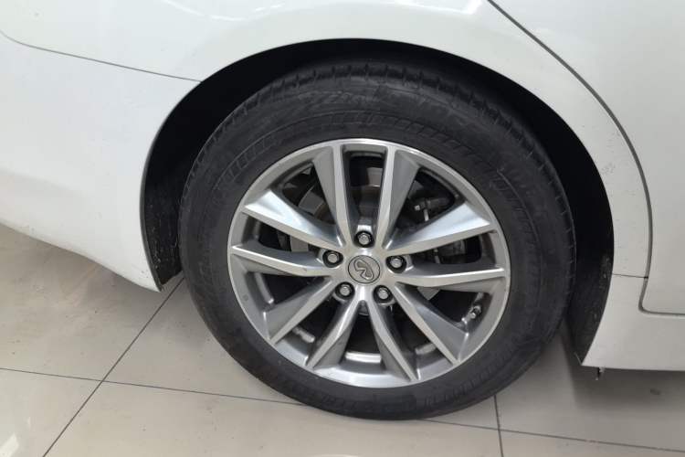 Used Infiniti Q50 2014 2.0T Luxury Edition
