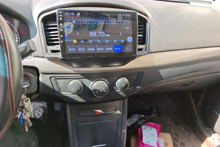 Used Roewe 350 2012 1.5L Manual New Year Special Value Edition Audio And AC Panel